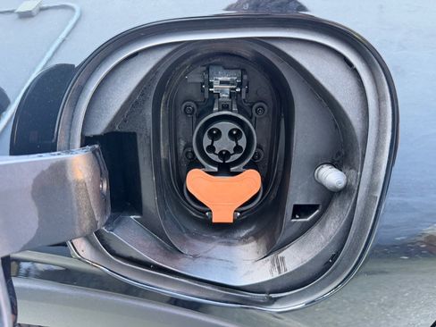 Used 2023 Chevrolet Bolt EUV LT w/ Convenience Package FWD image 45