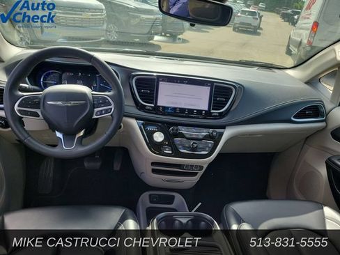 Used 2023 Chrysler Pacifica Touring-L FWD image 10