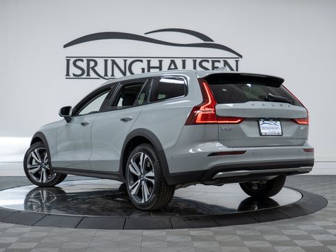New 2026 Volvo V60 B5 Cross Country Plus w/ Climate Package AWD/4WD image 28