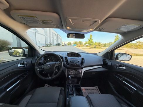 Used 2017 Ford Escape SE w/ SE Cold Weather Package AWD/4WD image 25