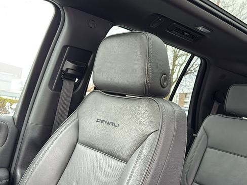 Used 2021 GMC Yukon Denali w/ Denali Premium Package image 23