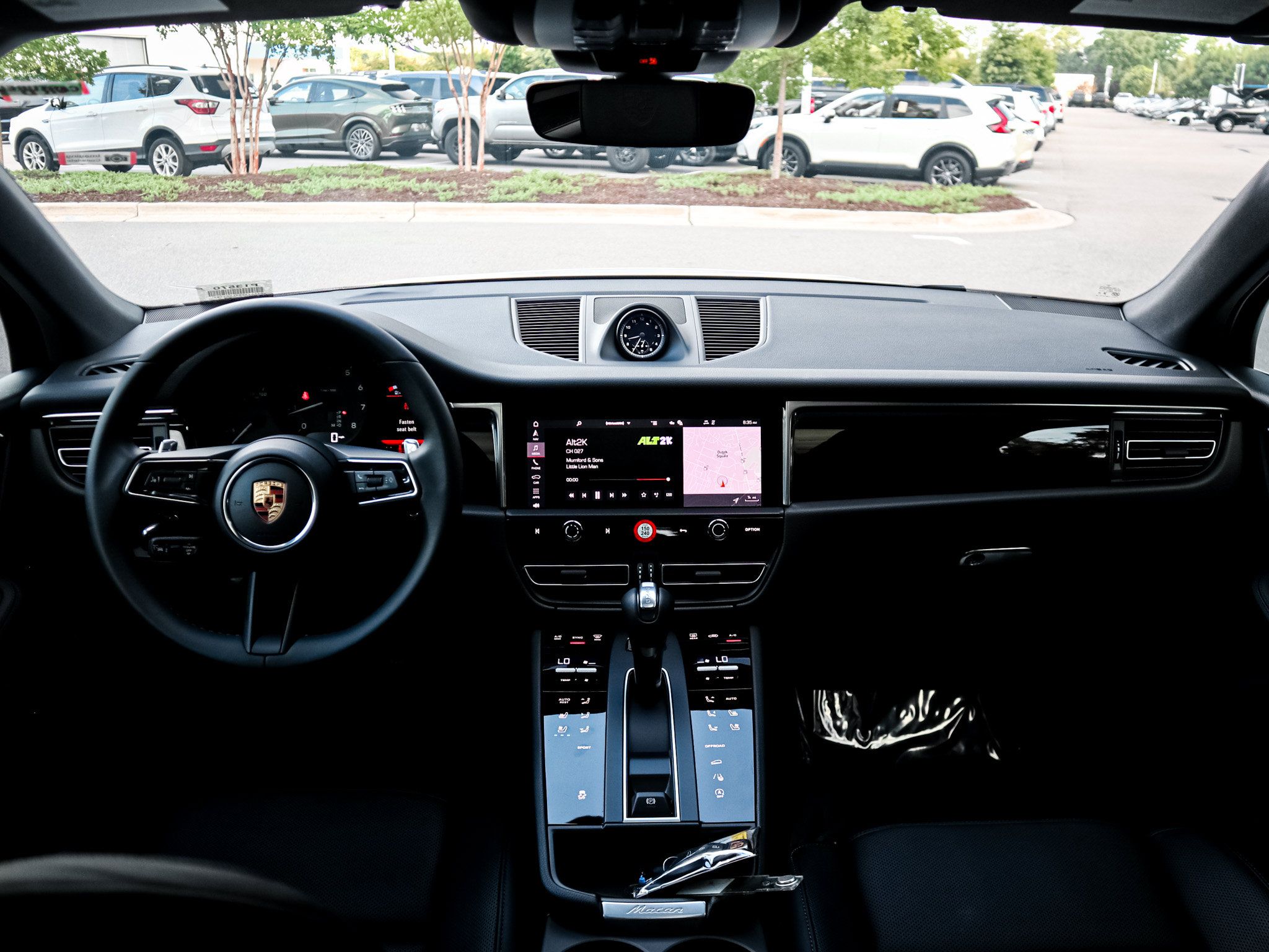 Used 2026 Porsche Macan AWD/4WD image 29