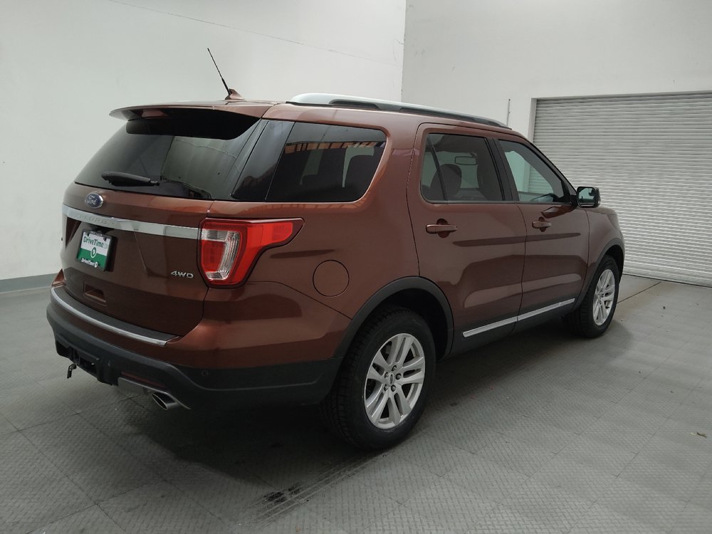 Used 2018 Ford Explorer XLT w/ Equipment Group 201A AWD/4WD image 9