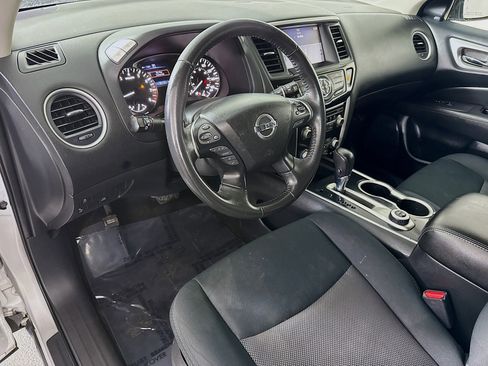 Used 2019 Nissan Pathfinder SV image 23
