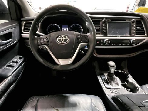 Used 2014 Toyota Highlander XLE image 6