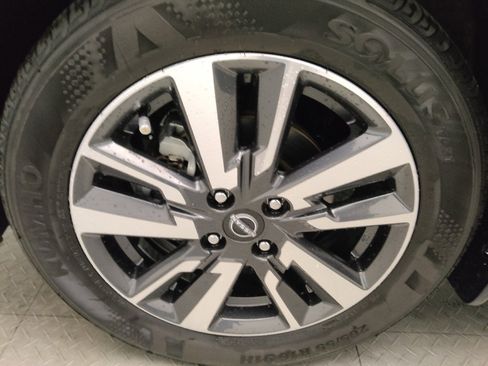 Used 2024 Nissan Versa S w/ S Plus Package image 31