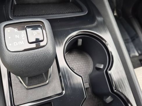 Used 2022 Nissan Rogue SV AWD/4WD image 12