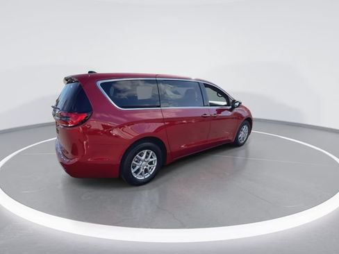 New 2026 Chrysler Pacifica Select FWD image 8