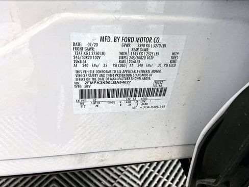 Used 2020 Ford Edge Titanium w/ Equipment Group 301A FWD image 4