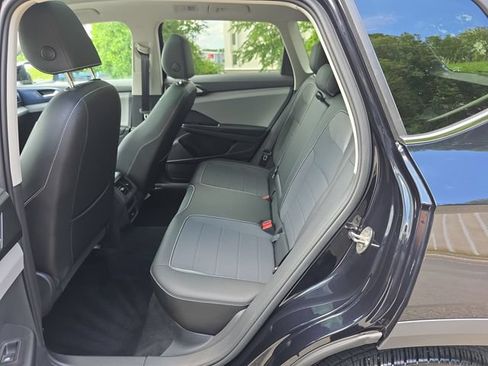 Certified 2023 Volkswagen Taos SE w/ Panoramic Sunroof Package FWD image 22