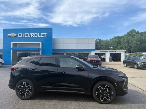 Used 2025 Chevrolet Blazer RS w/ Enhanced Convenience Package AWD/4WD image 2