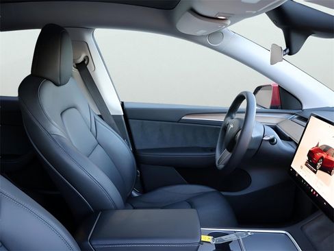 Used 2023 Tesla Model Y Long Range image 9