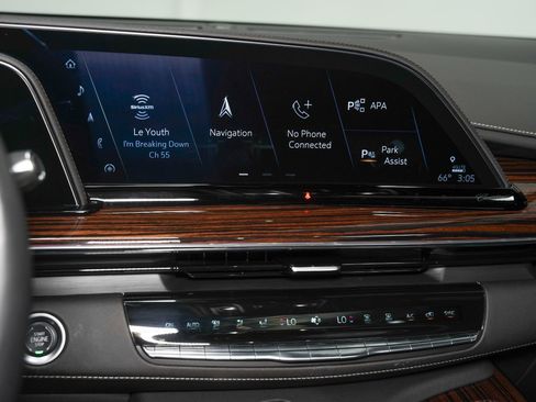 Used 2023 Cadillac Escalade Premium Luxury image 48