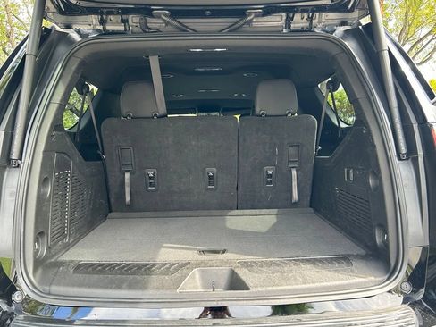 Used 2022 Chevrolet Suburban LT RWD image 41