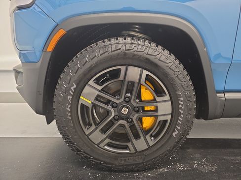 Used 2023 Rivian R1S Adventure AWD/4WD image 9