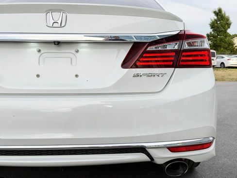 Used 2017 Honda Accord Sport image 13