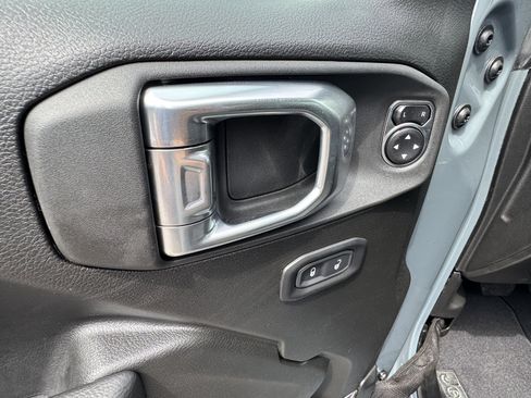 Used 2025 Jeep Gladiator Sport AWD/4WD image 11