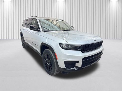 New 2025 Jeep Grand Cherokee L Altitude image 2