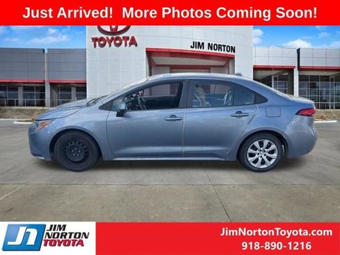 Used 2023 Toyota Corolla LE FWD image 5