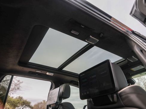 Used 2024 Cadillac Escalade Premium Luxury Platinum image 34