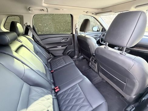 Certified 2024 Nissan Rogue Platinum image 31