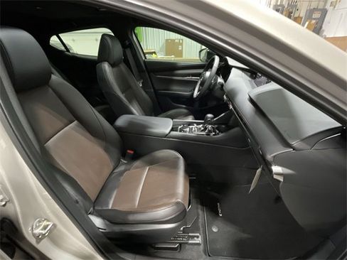 New 2026 MAZDA MAZDA3 Hatchback w/Premium Plus Pkg image 30