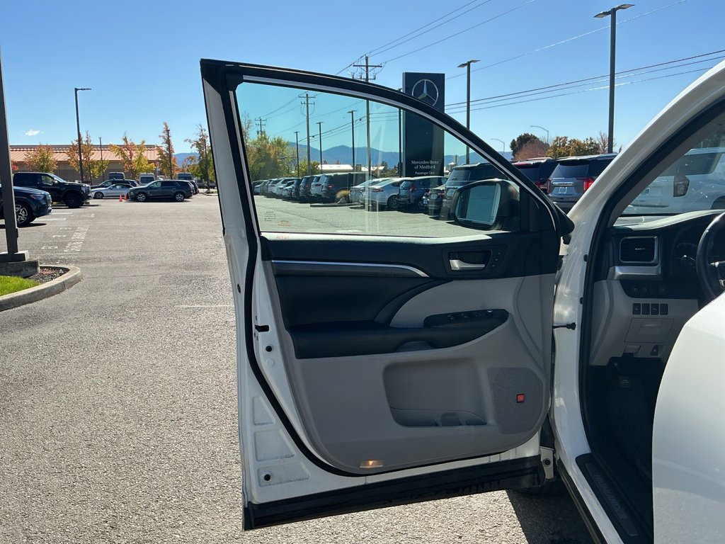 Used 2019 Toyota Highlander Limited AWD/4WD image 15