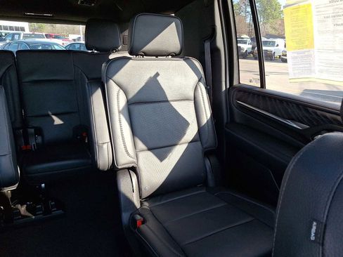 Used 2024 GMC Yukon XL Denali image 15