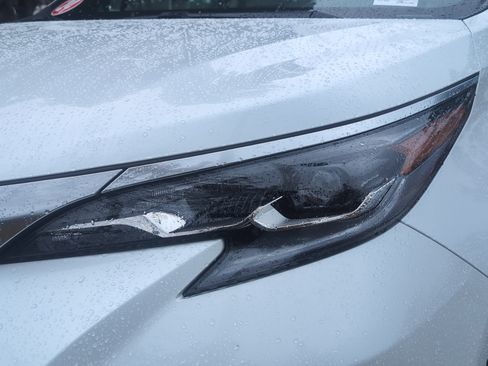 Certified 2024 Toyota Sienna Platinum image 6