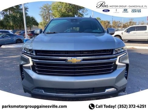 Used 2024 Chevrolet Suburban LT RWD image 8