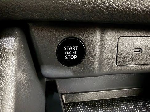 Used 2025 Nissan Rogue SV image 40