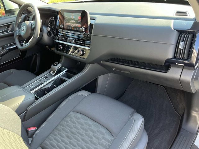 Used 2025 Nissan Pathfinder SV FWD image 25