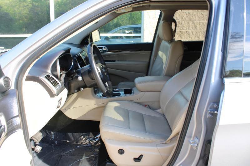 Used 2019 Jeep Grand Cherokee Limited w/ Luxury Group II RWD image 11