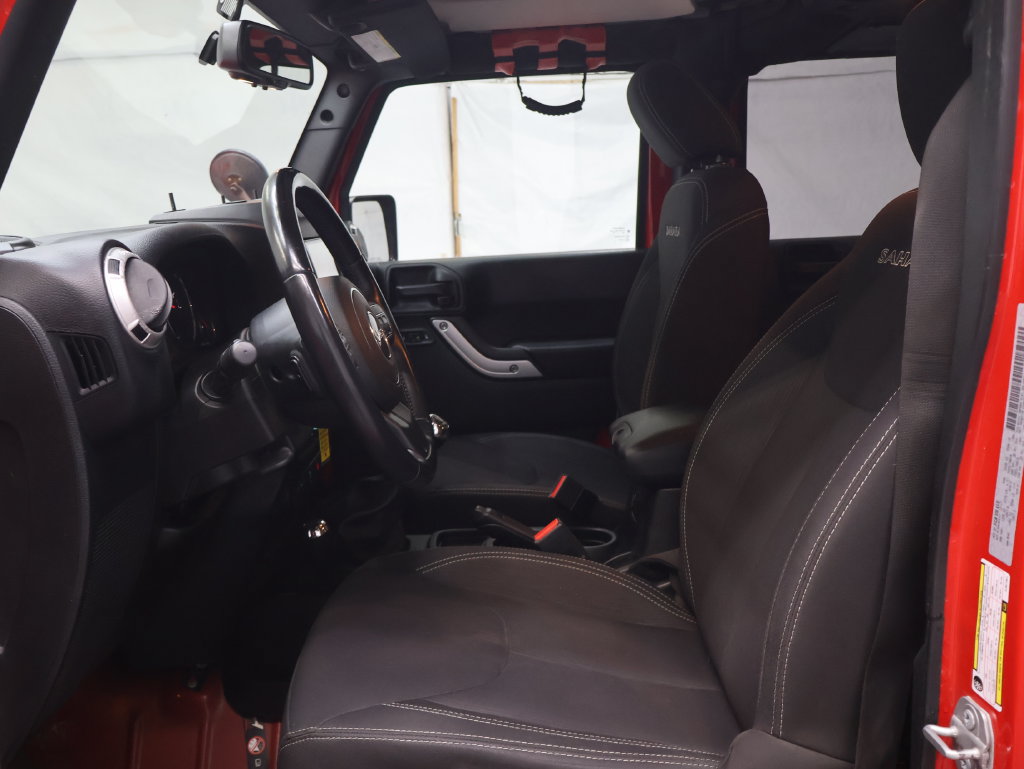 Used 2018 Jeep Wrangler Unlimited Sahara w/ Connectivity Group AWD/4WD image 16