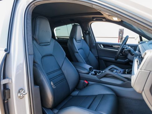 New 2025 Porsche Cayenne Turbo image 28