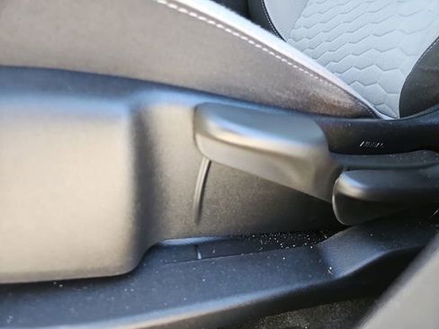 Used 2020 Chevrolet Equinox LS image 14