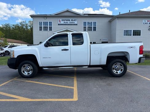 Used 2011 Chevrolet Silverado 2500 W/T AWD/4WD image 1
