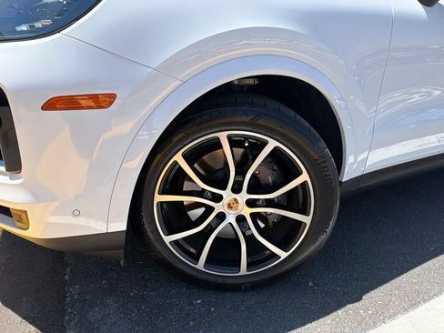 Used 2024 Porsche Cayenne Coupe AWD/4WD image 5