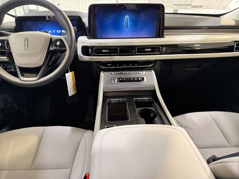 New 2026 Lincoln Aviator AWD image 22