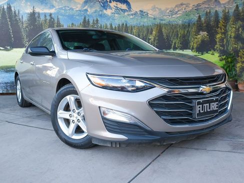 Used 2022 Chevrolet Malibu LS image 3