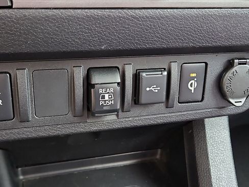 Used 2022 Toyota Tacoma SR5 image 17