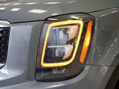 Used 2022 Kia Telluride EX w/ EX Premium Package image 24