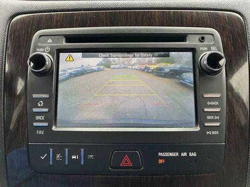 Used 2017 Chevrolet Traverse LT image 22