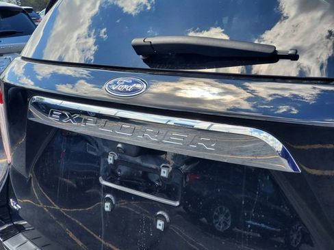 Used 2023 Ford Explorer XLT w/ Equipment Group 202A AWD/4WD image 31
