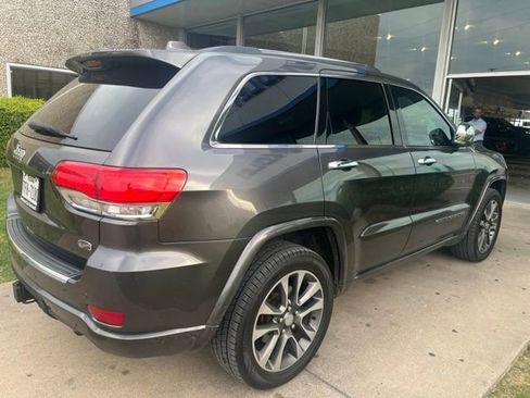 Used 2017 Jeep Grand Cherokee Overland AWD/4WD image 4