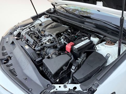 Used 2019 Toyota Camry LE FWD image 30
