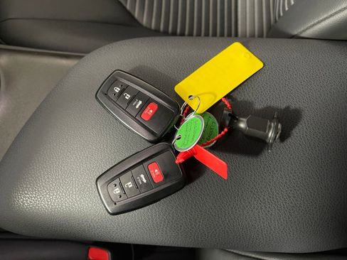 Used 2022 Toyota Camry SE image 26