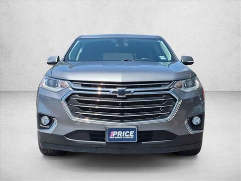 Used 2020 Chevrolet Traverse LT FWD image 2
