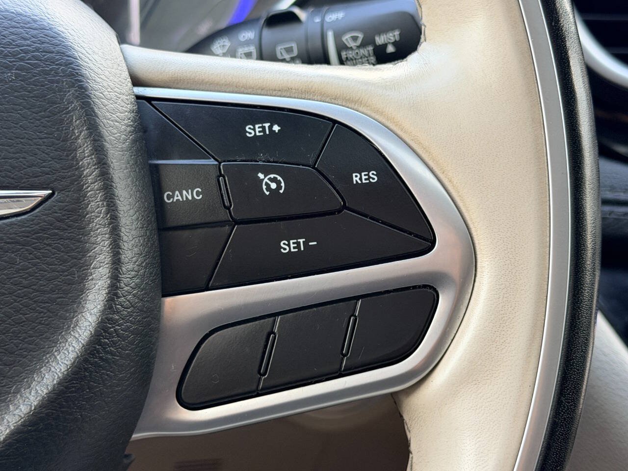 Used 2020 Chrysler Pacifica Limited FWD image 37