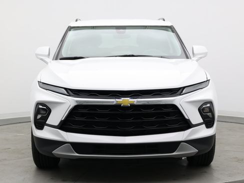 Used 2024 Chevrolet Blazer LT w/ Convenience Package FWD image 2